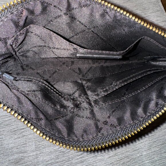 MICHAEL KORS JET SET ITEM LG Zip Clutch Black Pebbled Leather - Picture 4 of 4